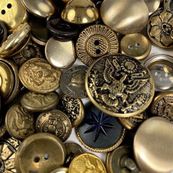 Vintage Metal Buttons Eagles Flowers Random God Tone Lot 60 Plus u - Picture 5 of 7